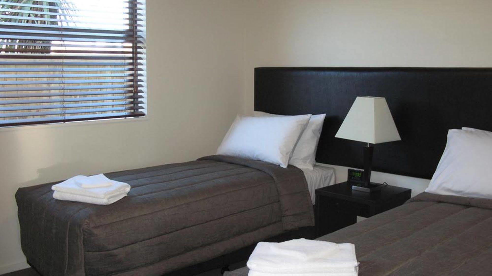 Pegasus Gateway Motels & Apartments Rangiora Esterno foto